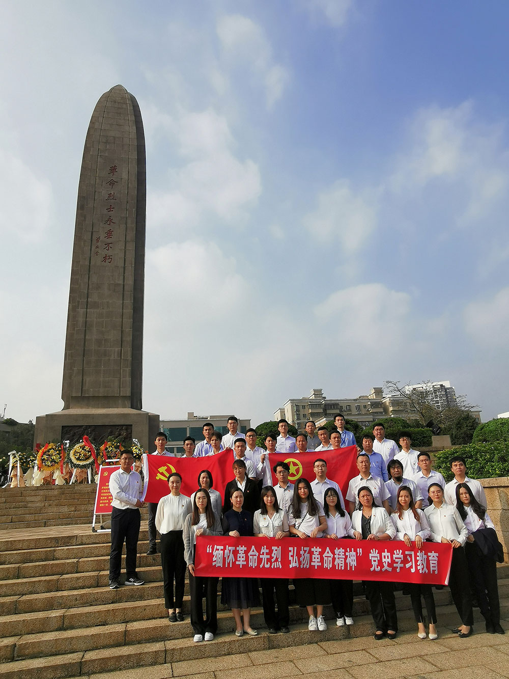 9-深28圈团委组织下层党员、团青年赴深圳革命义士陵园，开展“思念革命先烈-弘扬革命精神”党史学习教育“清明祭英烈”实地祭扫.jpg
